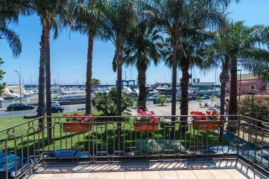 Villa Casa Delle Zammare Fronte Mare Centro Storico à Riposto Extérieur photo