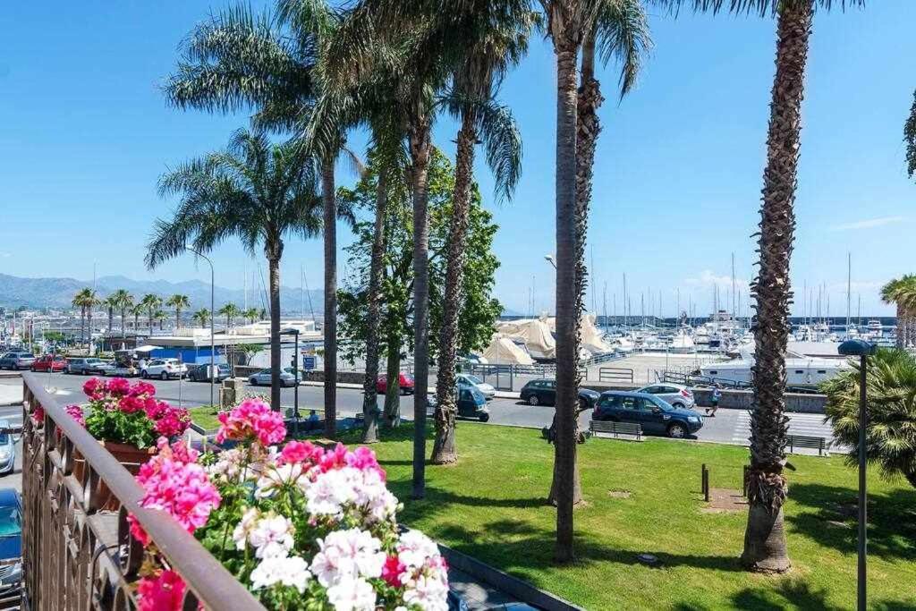 Villa Casa Delle Zammare Fronte Mare Centro Storico à Riposto Extérieur photo