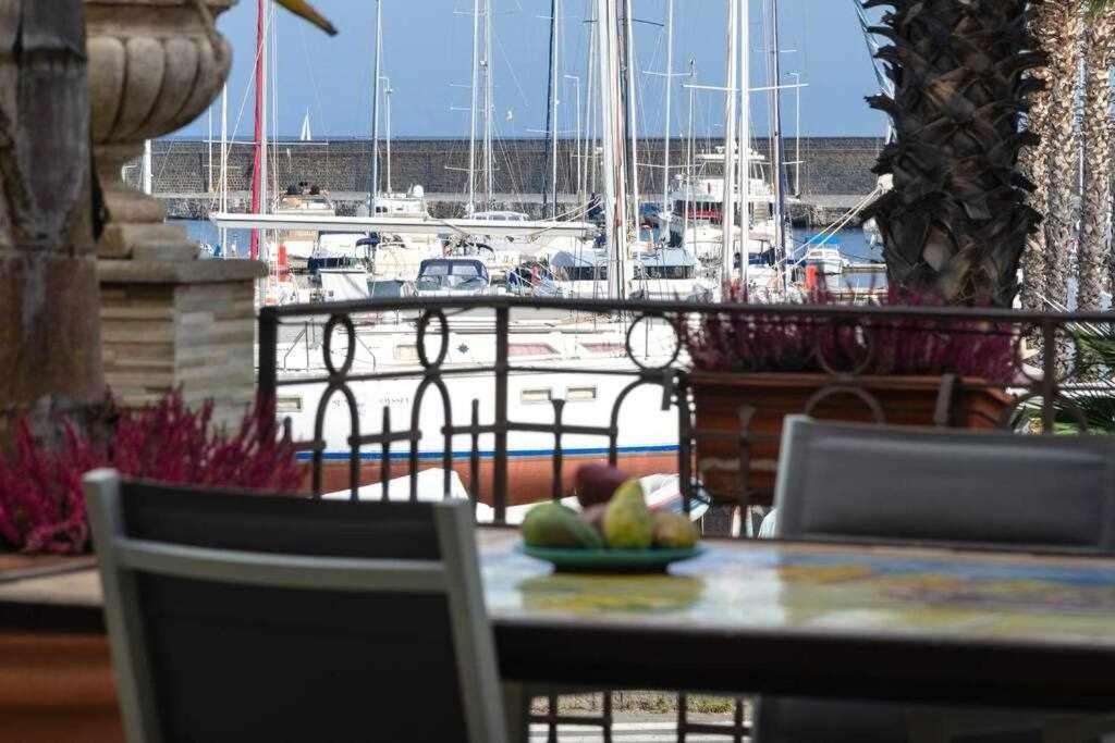 Villa Casa Delle Zammare Fronte Mare Centro Storico à Riposto Extérieur photo