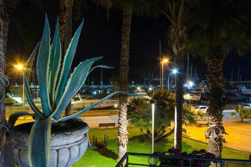 Villa Casa Delle Zammare Fronte Mare Centro Storico à Riposto Extérieur photo