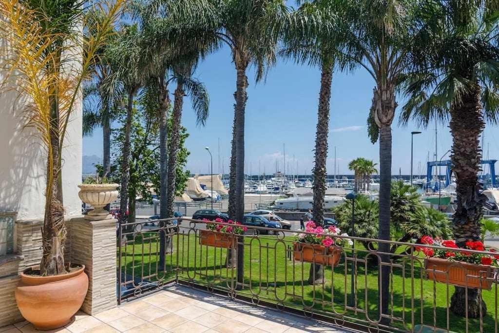 Villa Casa Delle Zammare Fronte Mare Centro Storico à Riposto Extérieur photo